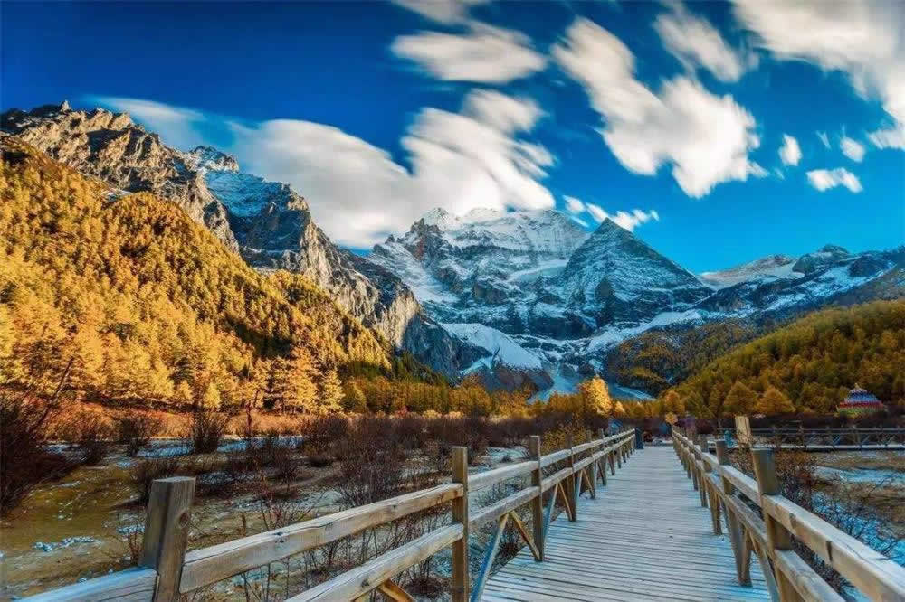 4 Days Daocheng Yading Hiking Tour from Chengdu by Flight
